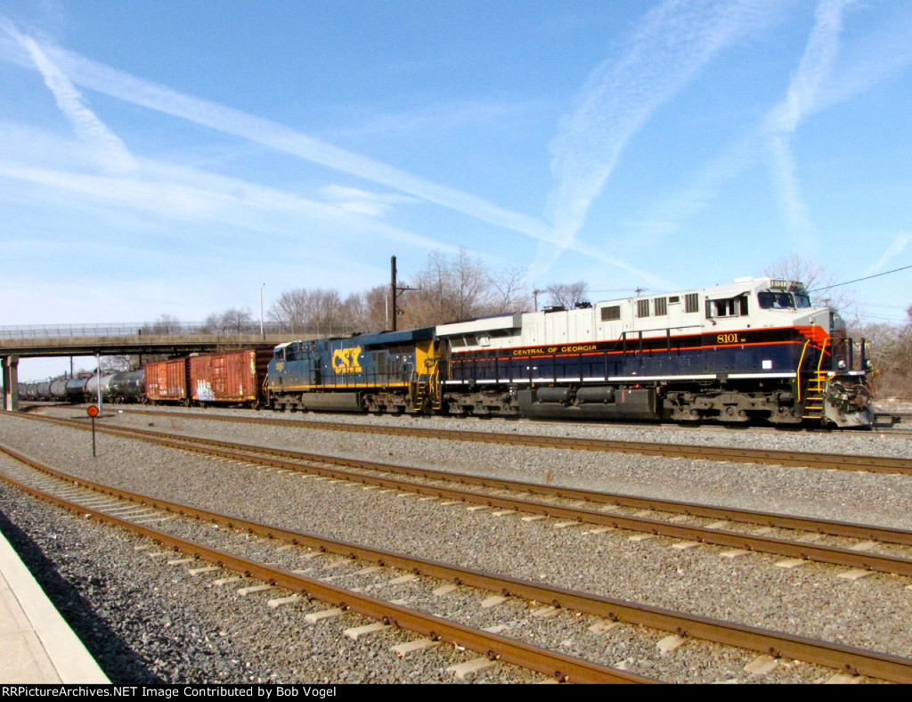 NS 8101 and CSX 5267